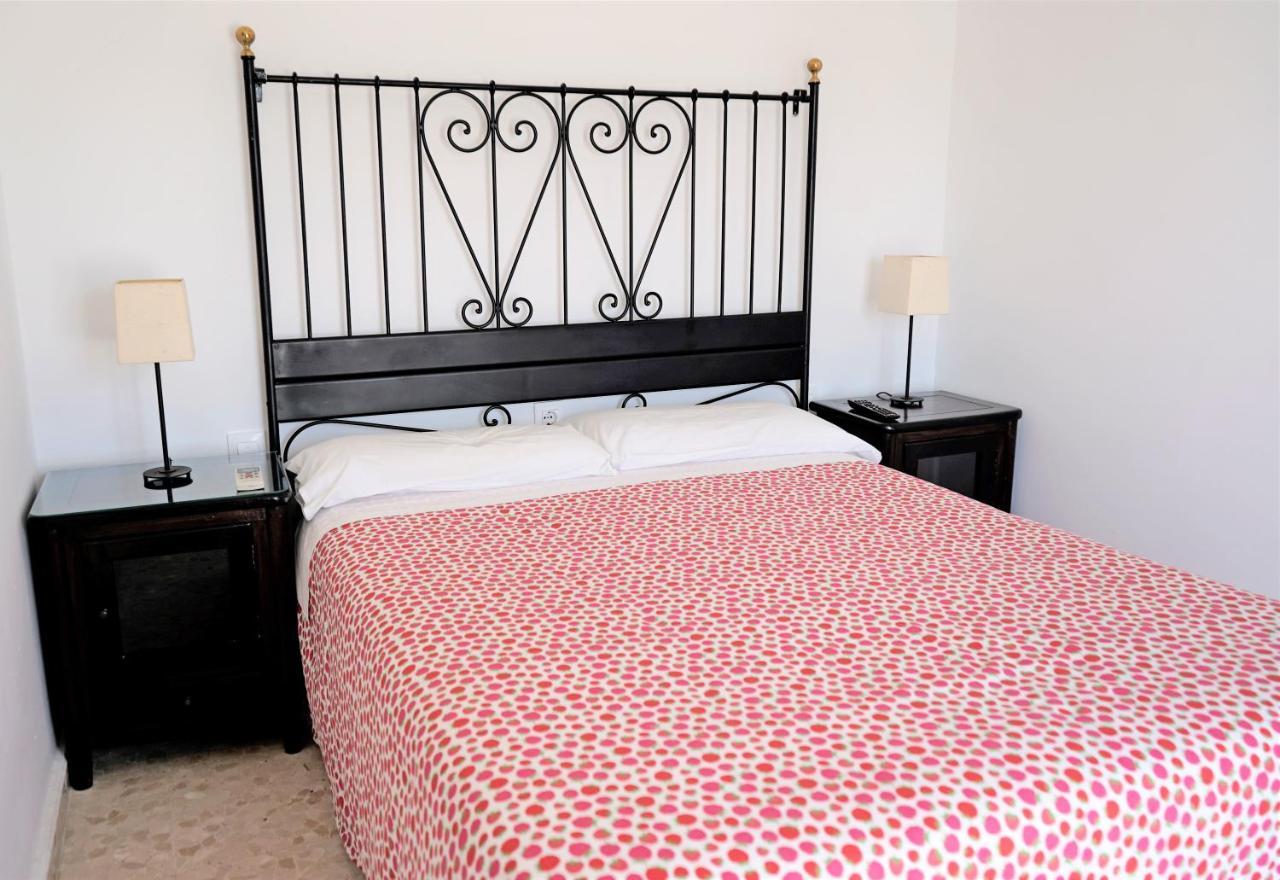 Hostal Trafalgar Barbate Extérieur photo