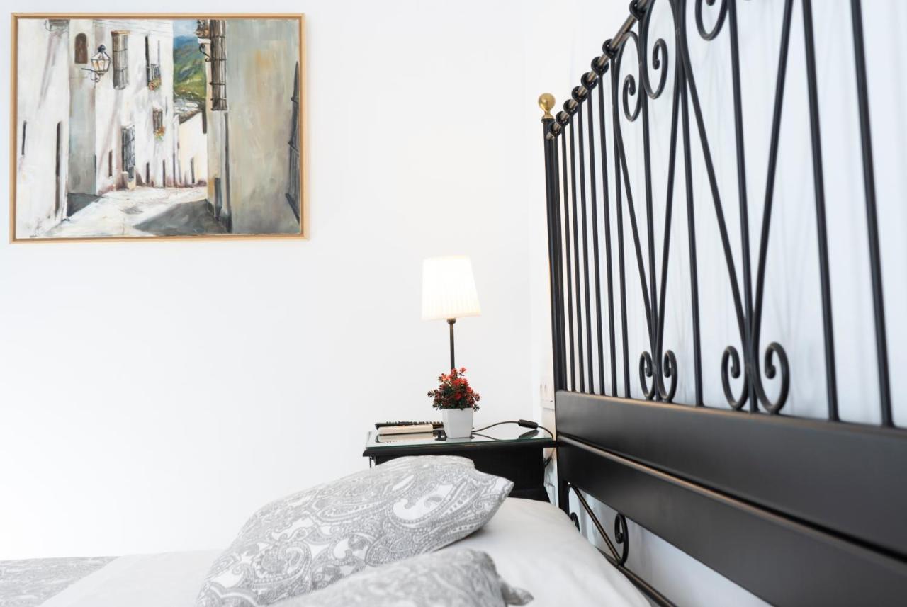 Hostal Trafalgar Barbate Extérieur photo
